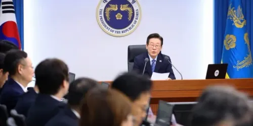 [속보]이재명 대통령 "코로나19 다시 유행, 추석 연휴 기간 국민들 안전 대책 이중·삼중 점검"