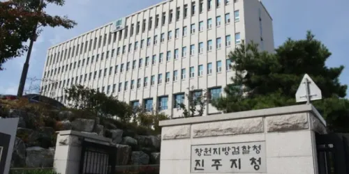 가수 겸 아나운서 엄마, 10대 친딸 숨지게 한 혐의로 재판행